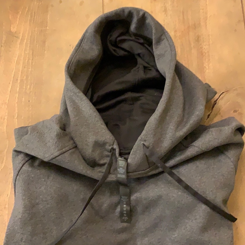 Men’s lululemon gray sweatshirt.